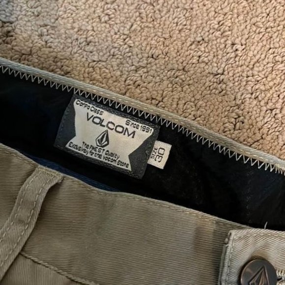 Men's Size 30 Volcom khaki shorts - Picture 3 of 3